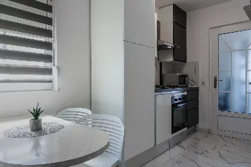 1-Bedroom Air-Conditioned Apartment in Vir