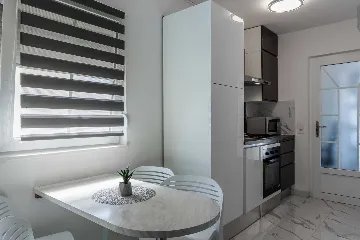 1-Bedroom Air-Conditioned Apartment in Vir