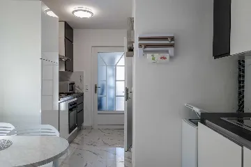 1-Bedroom Air-Conditioned Apartment in Vir