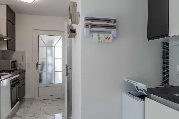 1-Bedroom Air-Conditioned Apartment in Vir