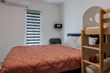 1-Bedroom Air-Conditioned Apartment in Vir