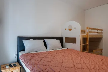 1-Bedroom Air-Conditioned Apartment in Vir