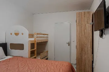 1-Bedroom Air-Conditioned Apartment in Vir