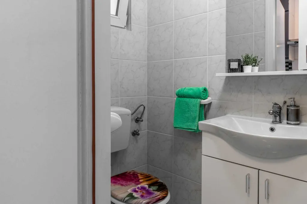 1-Bedroom Air-Conditioned Apartment in Vir