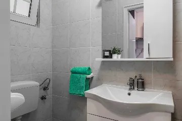 1-Bedroom Air-Conditioned Apartment in Vir