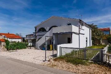 1-Bedroom Air-Conditioned Apartment in Vir