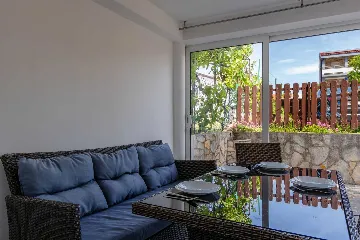 Renovated Apartment for 4 with Terrace in Vir