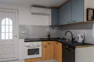 Renovated Apartment for 4 with Terrace in Vir