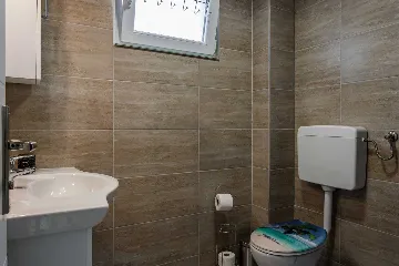 Renovated Apartment for 4 with Terrace in Vir