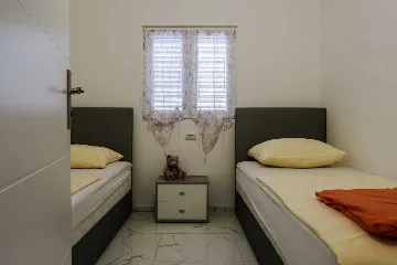 Renovated Apartment for 4 with Terrace in Vir