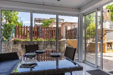 Renovated Apartment for 4 with Terrace in Vir