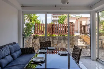 Renovated Apartment for 4 with Terrace in Vir