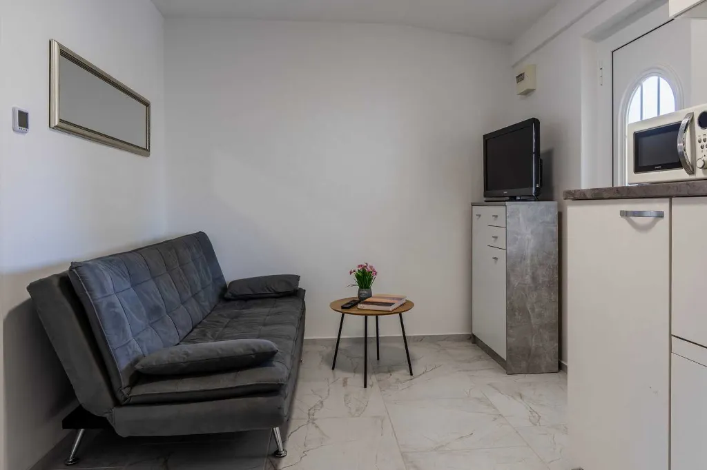 2-Bedroom Apartment in Vir, 200 m to Beach