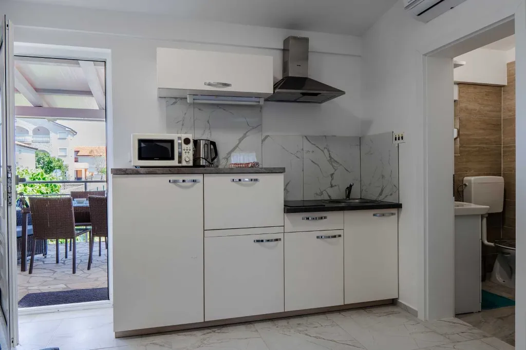 2-Bedroom Apartment in Vir, 200 m to Beach