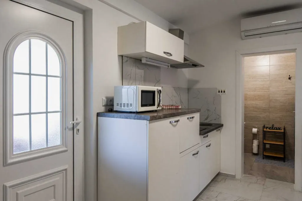 2-Bedroom Apartment in Vir, 200 m to Beach