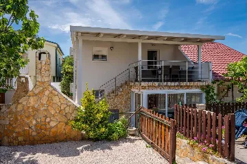 2-Bedroom Apartment in Vir, 200 m to Beach