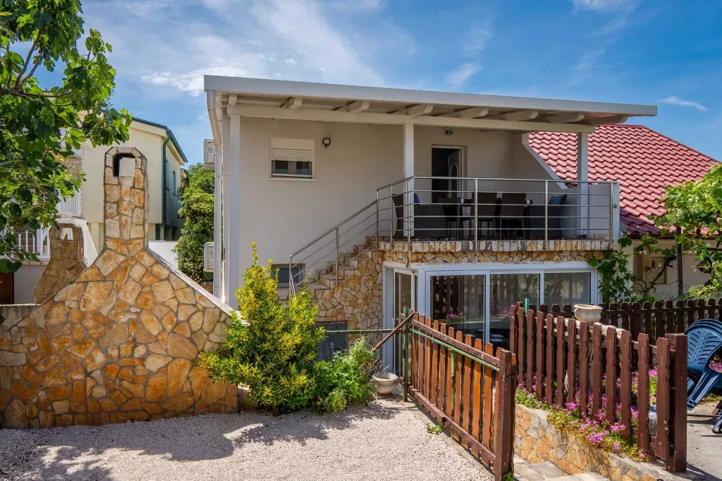 2-Bedroom Apartment in Vir, 200 m to Beach