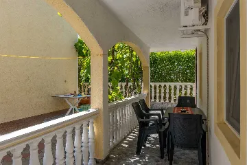 Apartment in Vir for 4 Guests with Terrace
