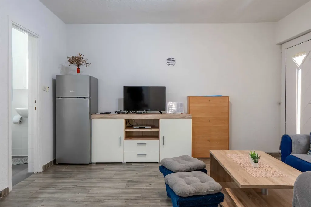 Apartment in Vir for 4 Guests with Terrace