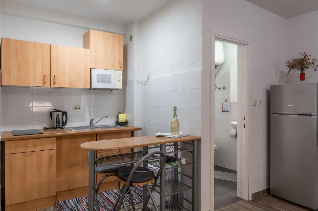 Apartment in Vir for 4 Guests with Terrace
