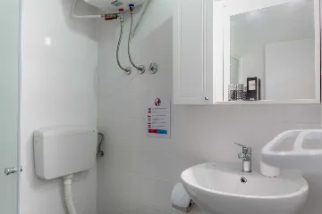 Apartment in Vir for 4 Guests with Terrace