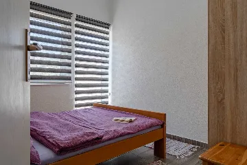 Apartment with Balcony in Vir for 4