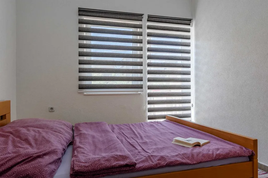 Apartment with Balcony in Vir for 4