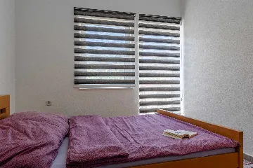 Apartment with Balcony in Vir for 4