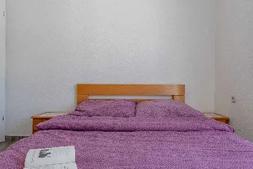 Apartment with Balcony in Vir for 4