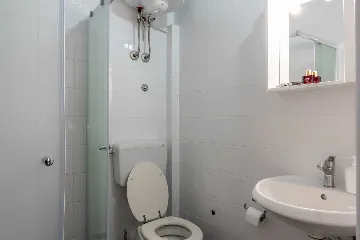 Apartment with Balcony in Vir for 4