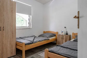 Apartment with Balcony in Vir for 4