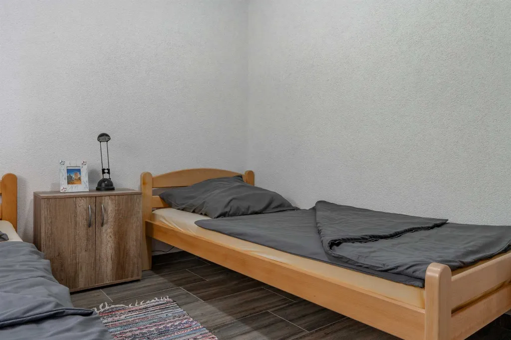 Apartment with Balcony in Vir for 4