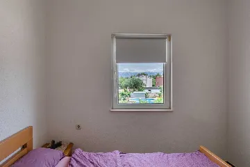 Vir 2-Bedroom Apartment for 4 Guests with Balcony