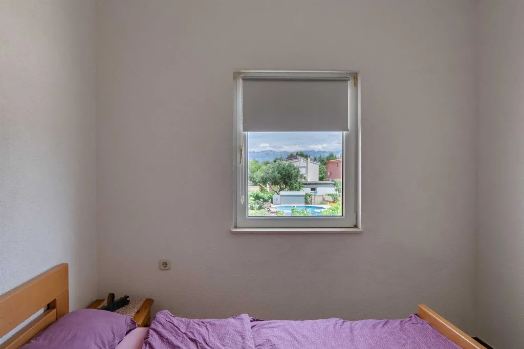 Vir 2-Bedroom Apartment for 4 Guests with Balcony