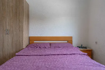 Vir 2-Bedroom Apartment for 4 Guests with Balcony