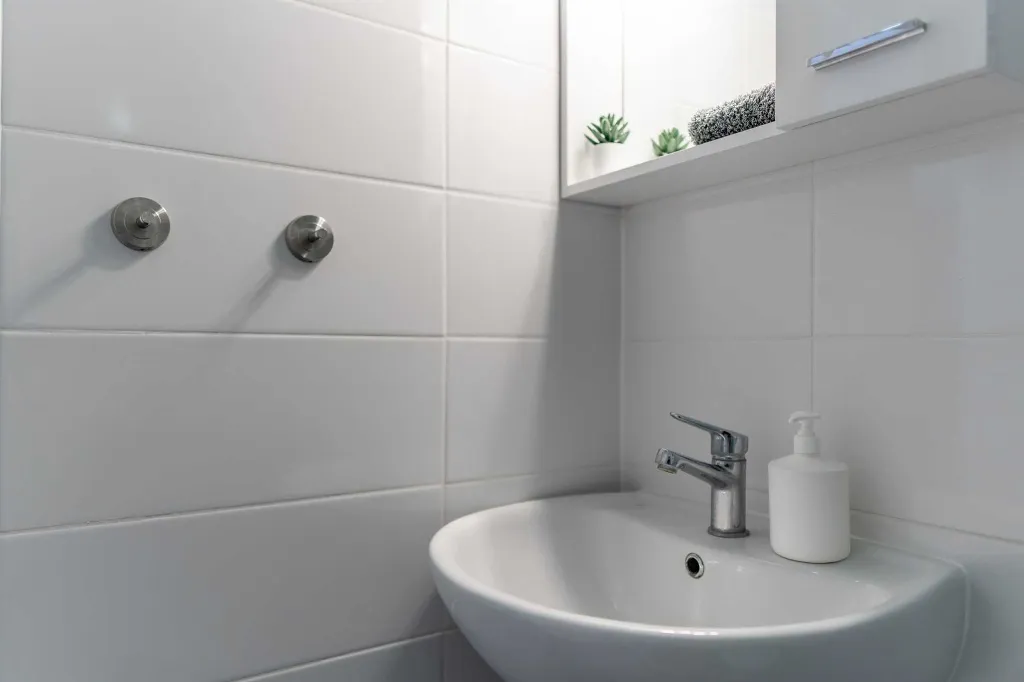 Vir 2-Bedroom Apartment for 4 Guests with Balcony