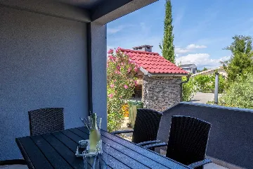 Newly Renovated 3-Bedroom Apartment in Vir