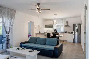 Newly Renovated 3-Bedroom Apartment in Vir