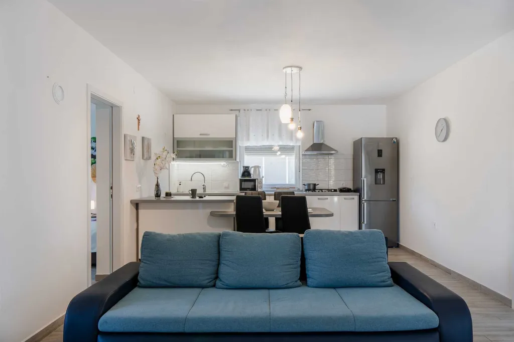 Newly Renovated 3-Bedroom Apartment in Vir