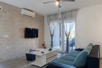 Newly Renovated 3-Bedroom Apartment in Vir