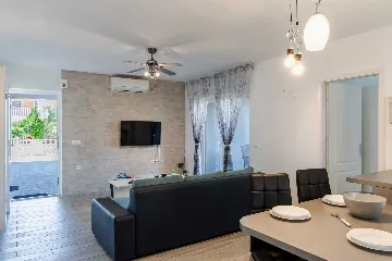 Newly Renovated 3-Bedroom Apartment in Vir