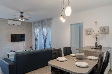 Newly Renovated 3-Bedroom Apartment in Vir