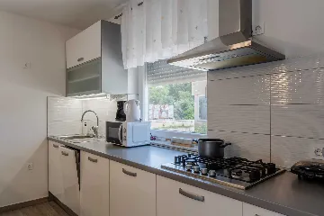 Newly Renovated 3-Bedroom Apartment in Vir