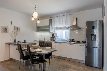 Newly Renovated 3-Bedroom Apartment in Vir