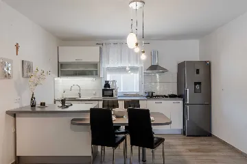 Newly Renovated 3-Bedroom Apartment in Vir