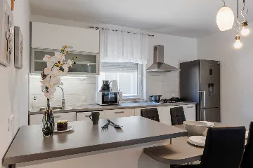 Newly Renovated 3-Bedroom Apartment in Vir