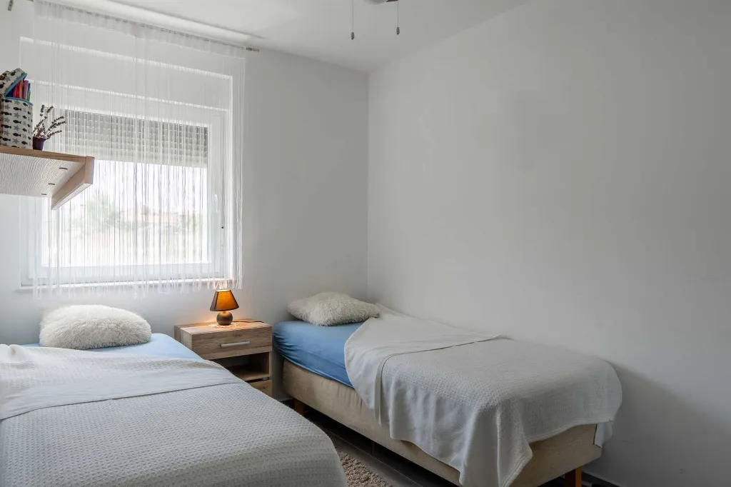 Newly Renovated 3-Bedroom Apartment in Vir