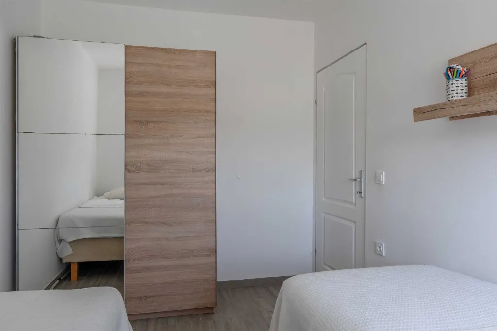 Newly Renovated 3-Bedroom Apartment in Vir