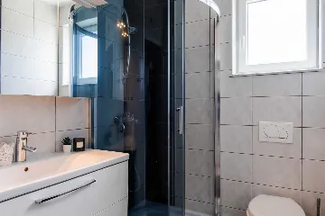 Newly Renovated 3-Bedroom Apartment in Vir