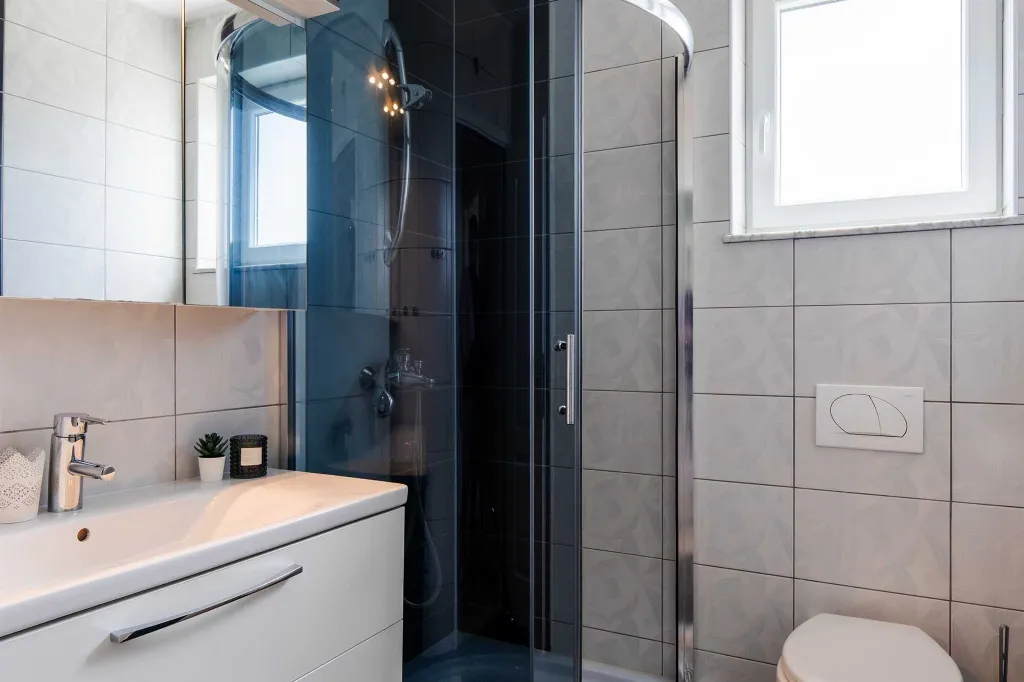 Newly Renovated 3-Bedroom Apartment in Vir
